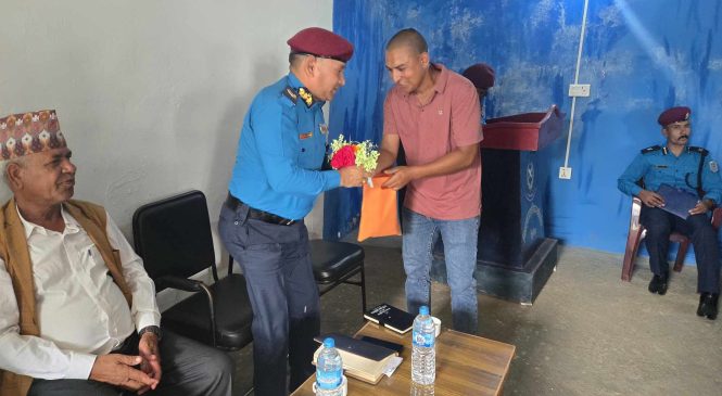 कर्णाली प्रदेश प्रहरी प्रमुख (डिआइजी) श्रेष्ठलाई दैलेखमा भब्य स्वागत