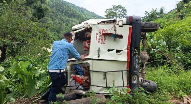 जुम्ला जाँदै गरेको फाेर्स गाडी दुर्घटना : १२ जना घाइते, ५ गम्भीर