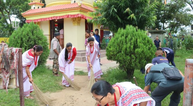 नेपाल प्रहरी श्रीमती संघ, कर्णाली प्रदेशद्वारा शिव मन्दिर परिसर सरसफाइ तथा खाद्यान्न वितरण कार्यक्रम