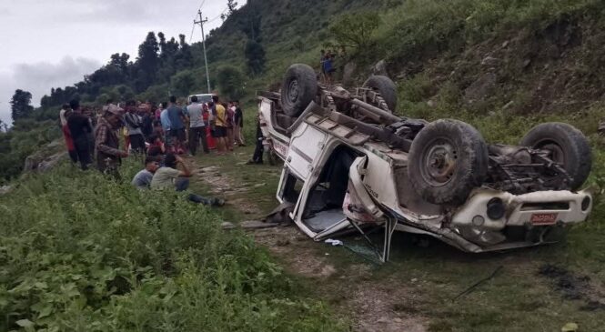 दैलेखमा बोलेरो गाडी दुर्घटना, एकजना घाइते